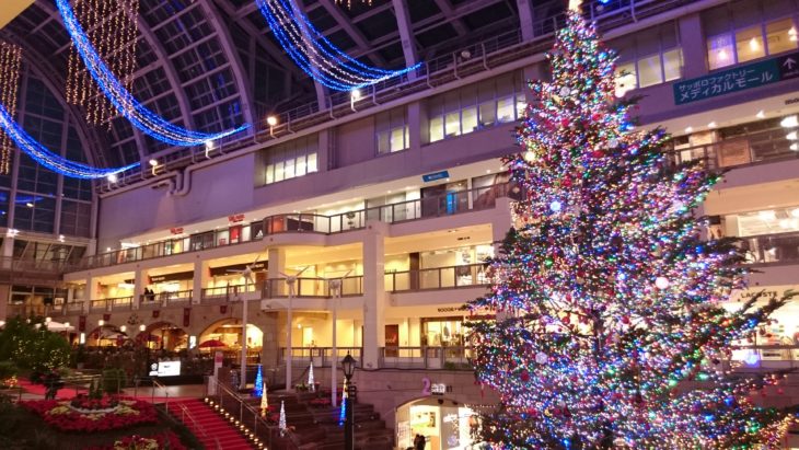 サッポロファクトリーはクリスマスツリーの準備中でした 札幌移住 ブログ